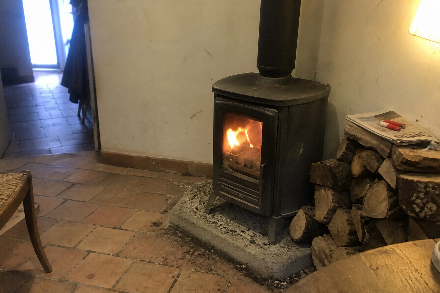 Poêle à bois dans un salon